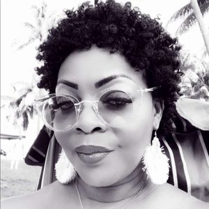 Meet your Posher, Sharon